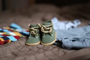 Como escolher o calçado ideal para complementar o look infantil